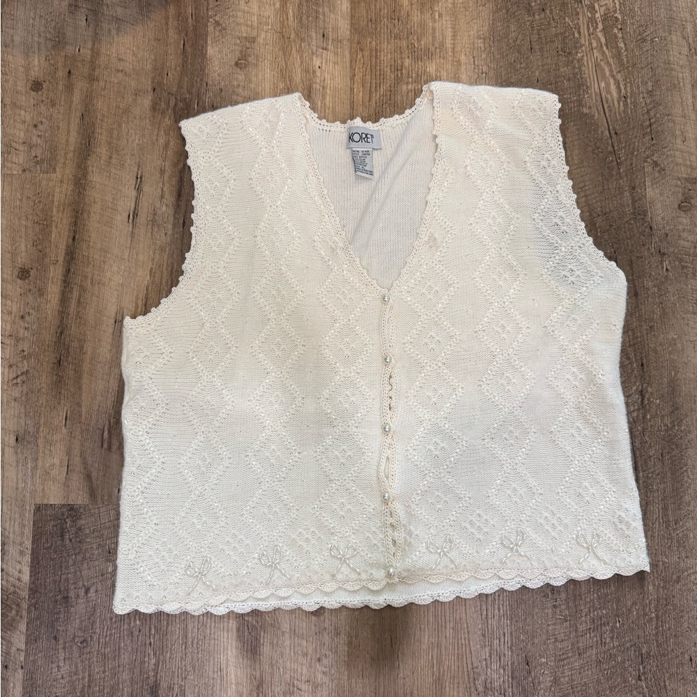 Lace Sleeveless vest with beading